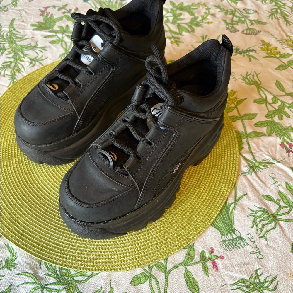Black Platform Buffalo London Sneakers
